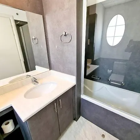 Direct Burj Khalifa Views / 5 Min Walk From Dubai Mall / Designer Choice / 6 People / New Building / Balcony Exterior photo