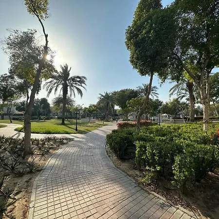Direct Burj Khalifa Views / 5 Min Walk From Dubai Mall / Designer Choice / 6 People / New Building / Balcony Exterior photo