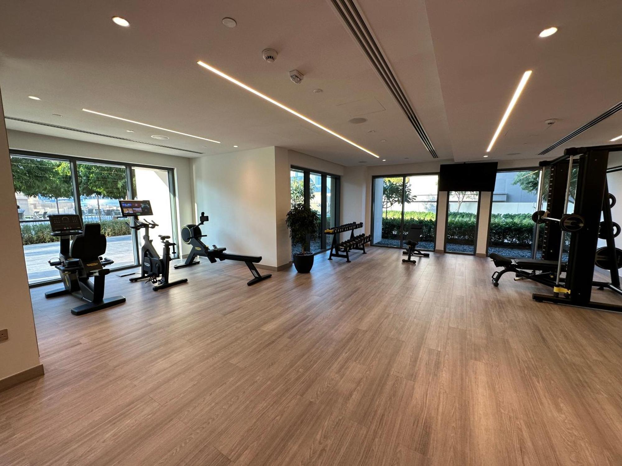 Direct Burj Khalifa Views / 5 Min Walk From Mall / Designer Choice / 6 People / New Building / Balcony Apartment *