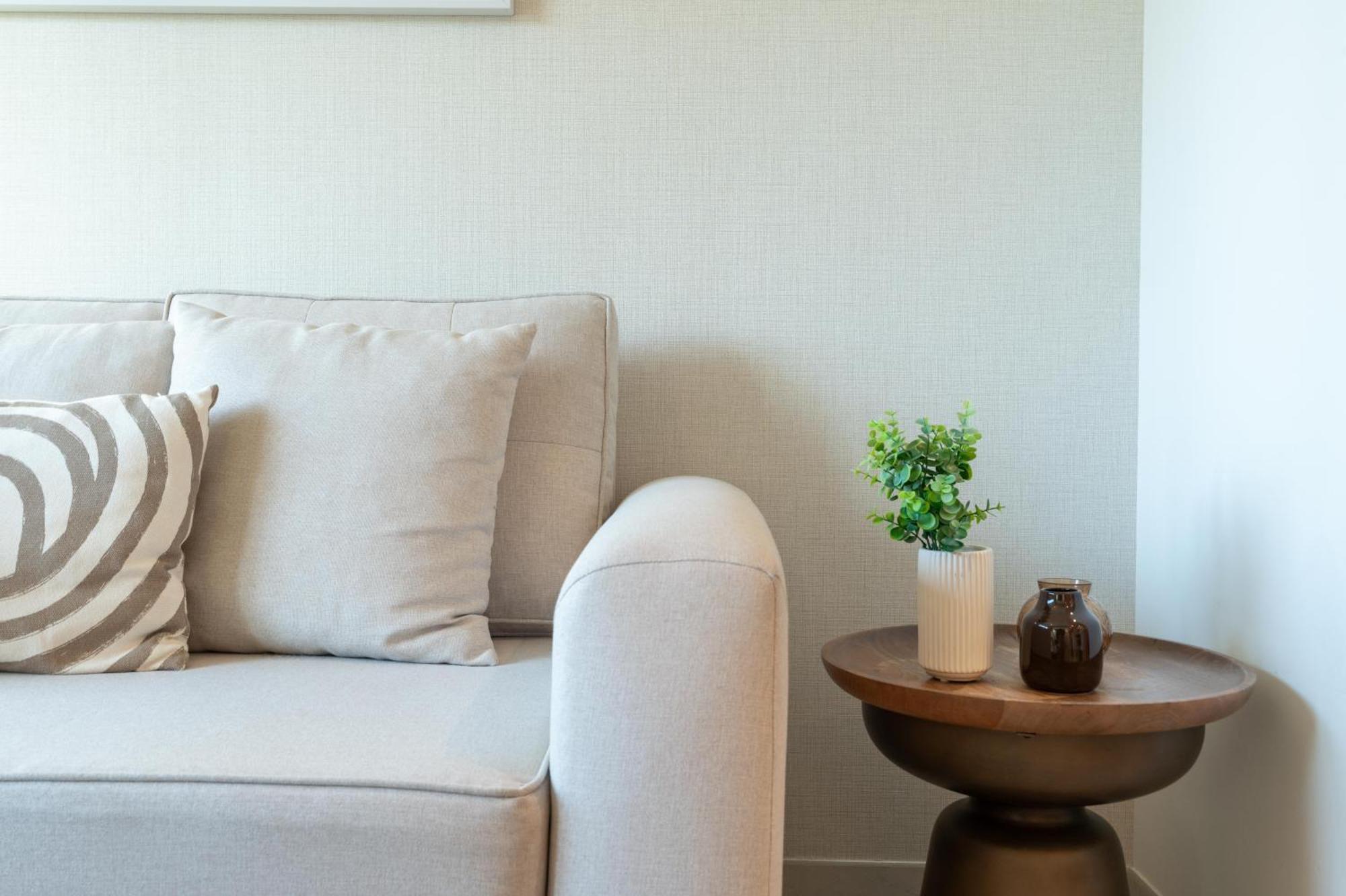 Direct Burj Khalifa Views / 5 Min Walk From Mall / Designer Choice / 6 People / New Building / Balcony * Dubai