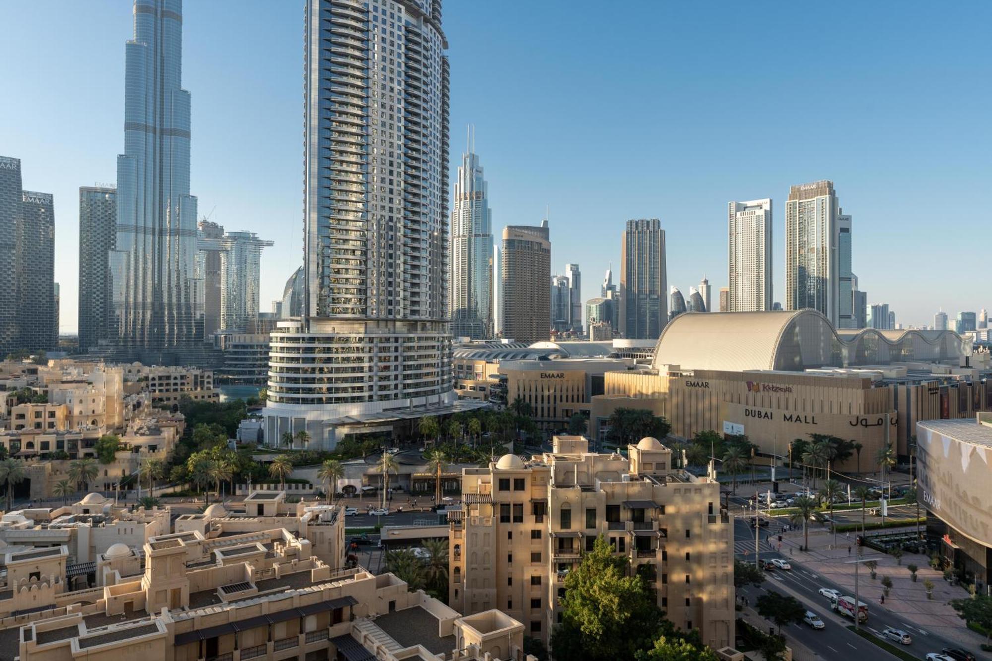 Direct Burj Khalifa Views / 5 Min Walk From Mall / Designer Choice / 6 People / New Building / Balcony * Dubai