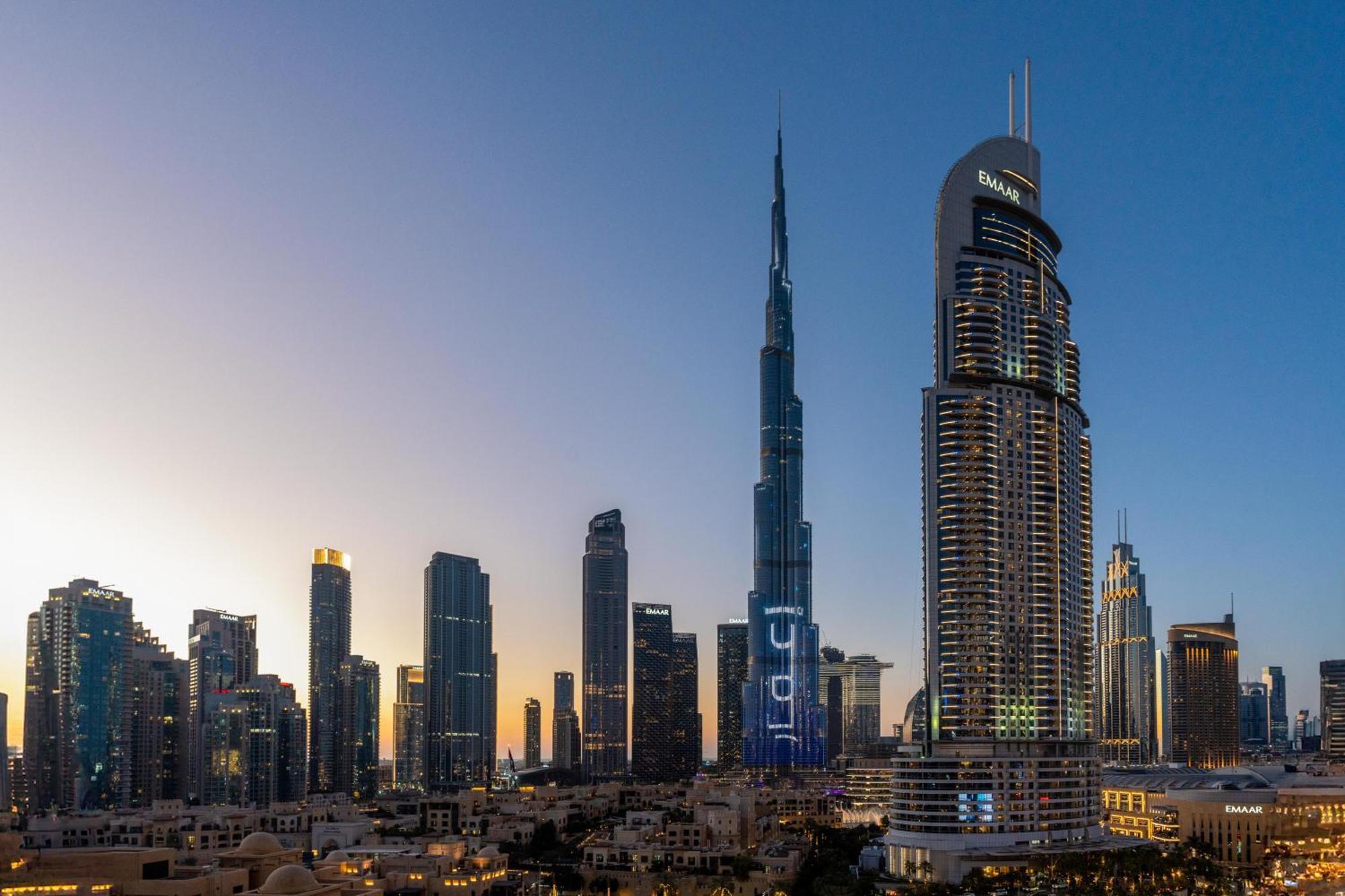 Direct Burj Khalifa Views / 5 Min Walk From Mall / Designer Choice / 6 People / New Building / Balcony *
