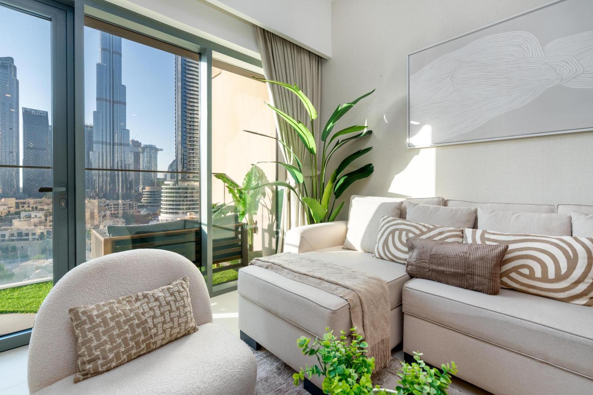 Direct Burj Khalifa Views / 5 Min Walk From Mall / Designer Choice / 6 People / New Building / Balcony * Dubai