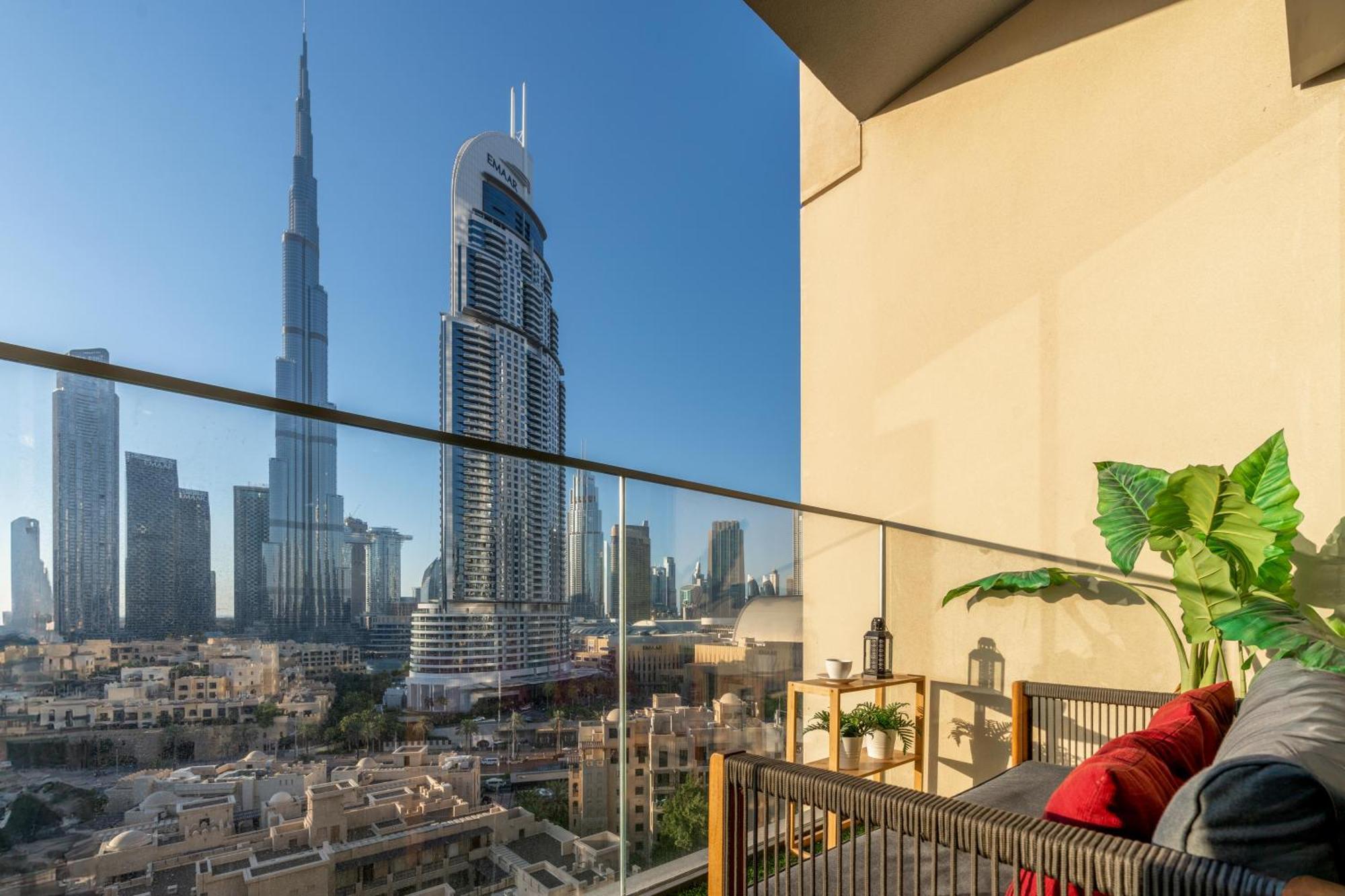 Apartment Direct Burj Khalifa Views / 5 Min Walk From Mall / Designer Choice / 6 People / New Building / Balcony Dubai