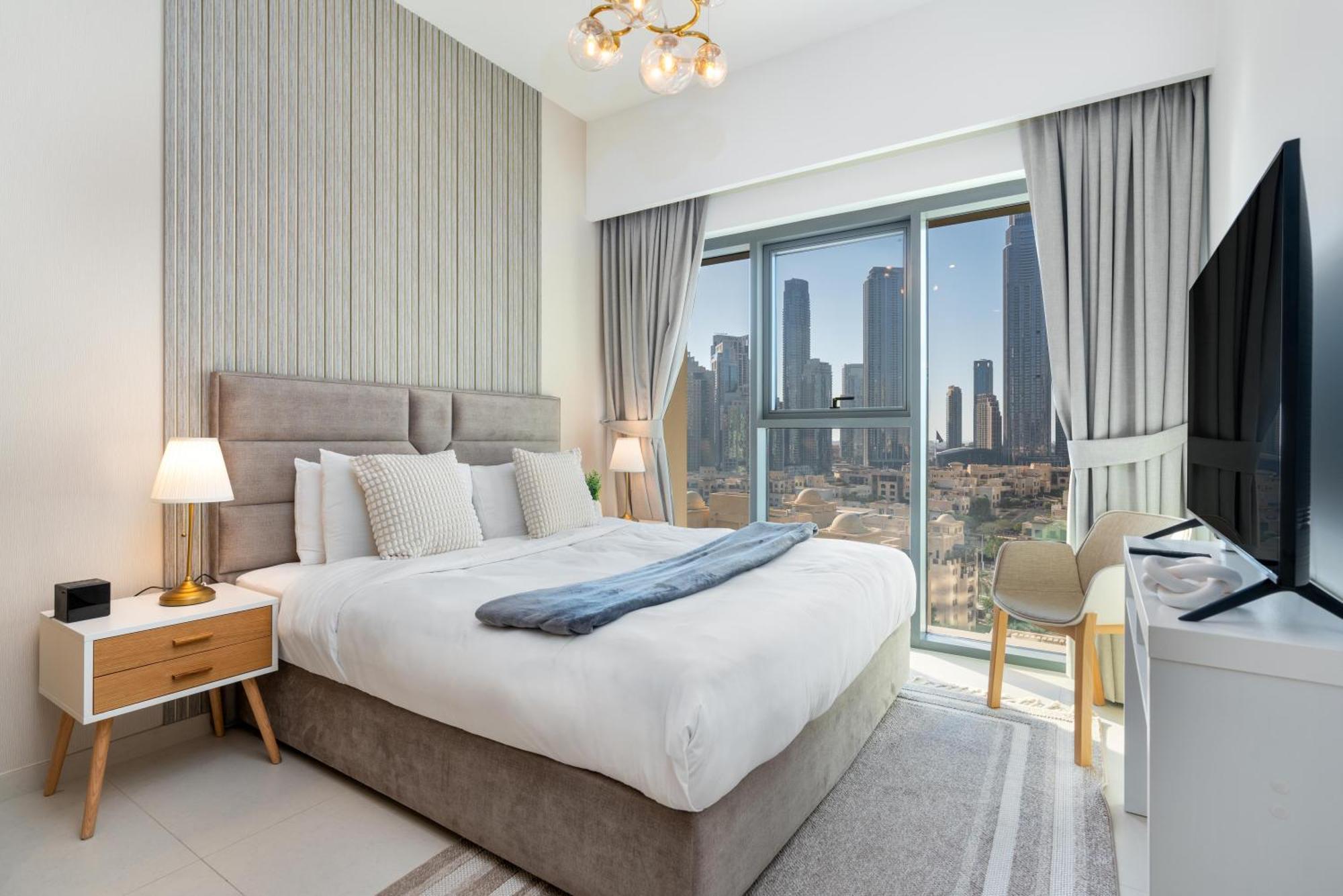 Direct Burj Khalifa Views / 5 Min Walk From Mall / Designer Choice / 6 People / New Building / Balcony *