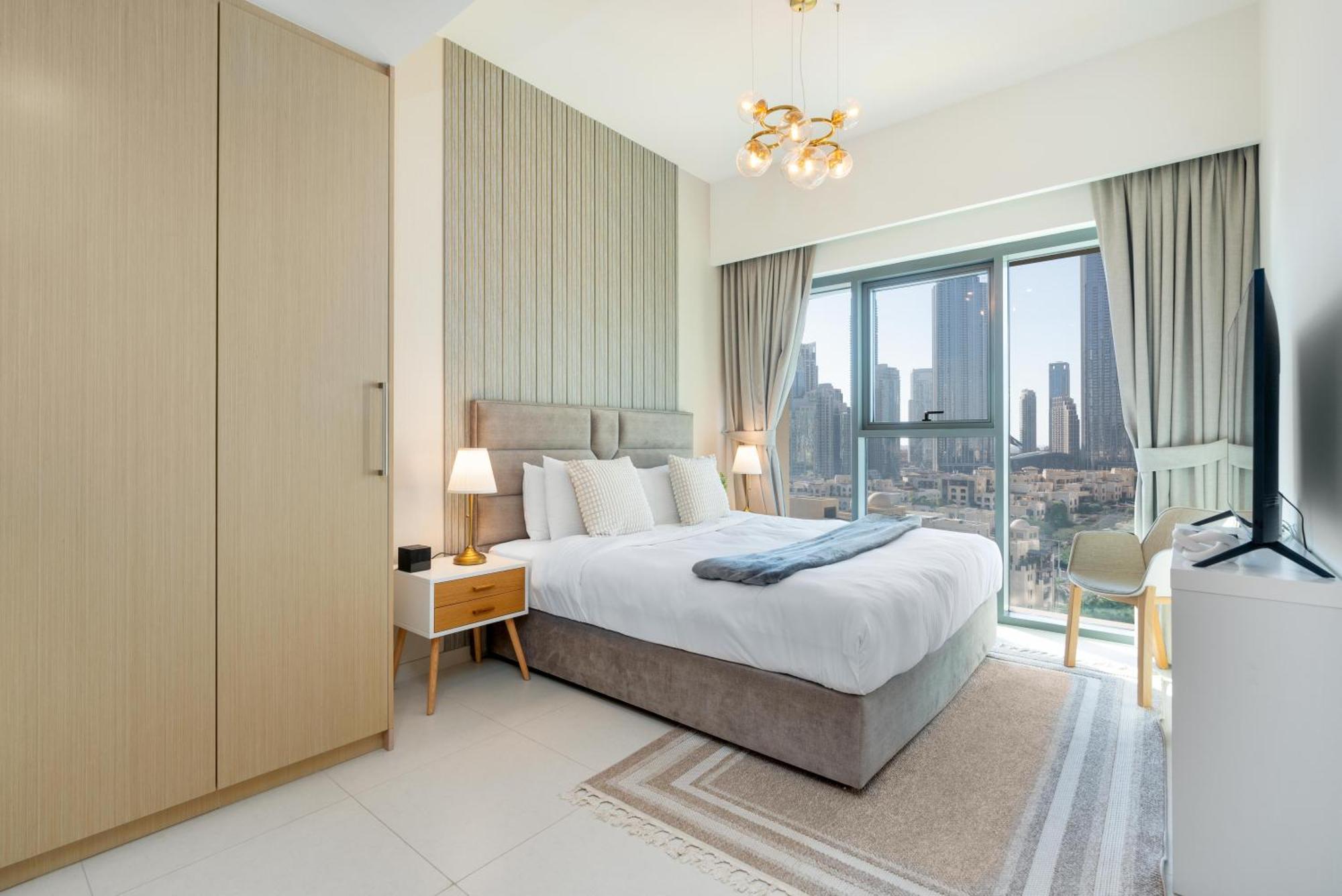Direct Burj Khalifa Views / 5 Min Walk From Mall / Designer Choice / 6 People / New Building / Balcony * Dubai