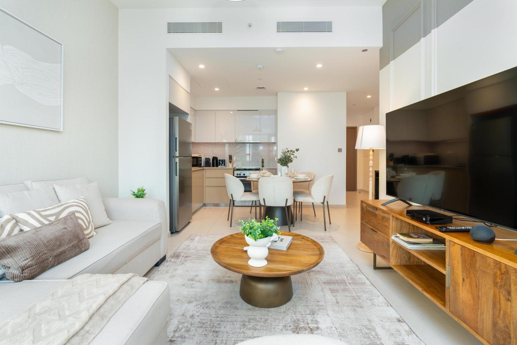 Direct Burj Khalifa Views / 5 Min Walk From Mall / Designer Choice / 6 People / New Building / Balcony Dubai