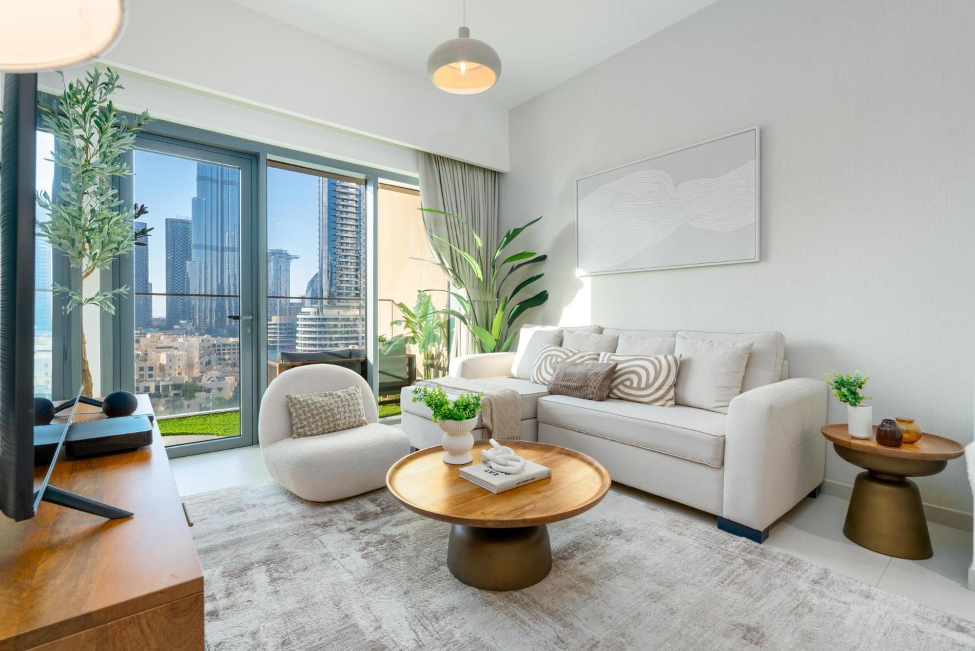 Direct Burj Khalifa Views / 5 Min Walk From Mall / Designer Choice / 6 People / New Building / Balcony Apartment *
