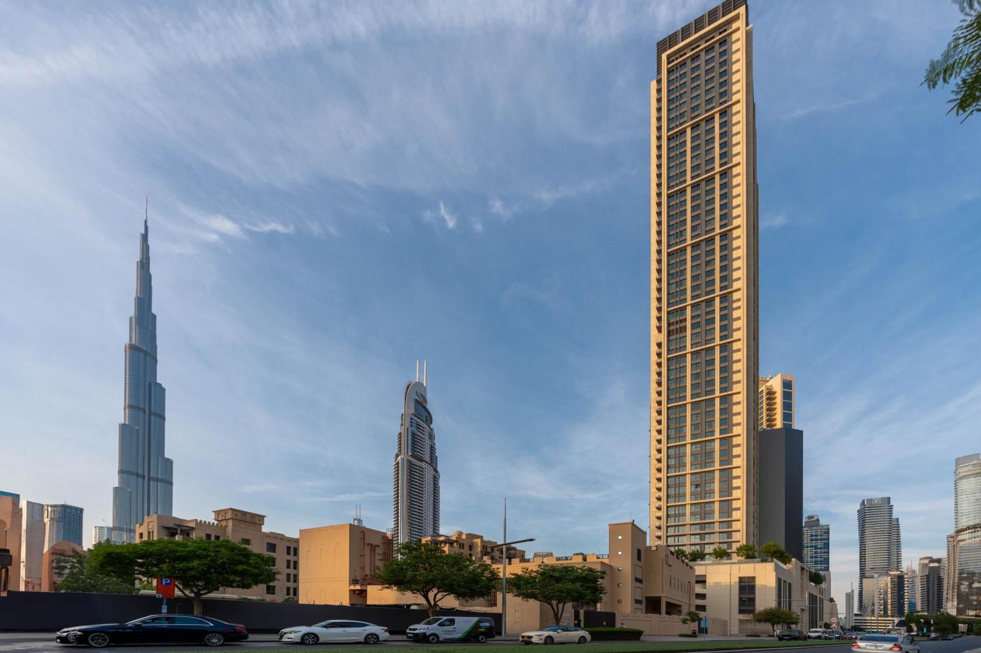 Direct Burj Khalifa Views / 5 Min Walk From Mall / Designer Choice / 6 People / New Building / Balcony * Dubai